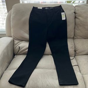 Black jeans, high rise, tummy control, slim leg.